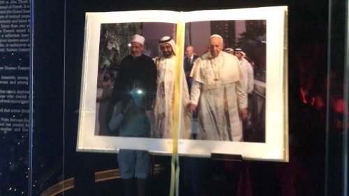 Expo-Dubai-padiglione-santa-sede-Abu-Dhabi-2019-firma-documento-fratellanza-Papa-Imam1.jpg