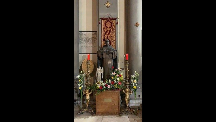 Il monumento  con la reliquia del Beato Angelico nella basilica di san Marco a Firenze
