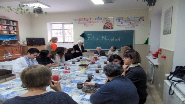 Misioneras, voluntarias y monitores del centro infantil en Kiev.