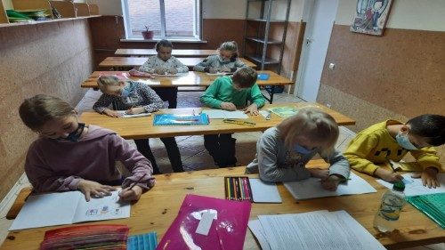 Deseos de paz desde Ucrania: el trabajo de las misioneras españolas cuidando niños