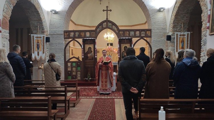Célébration de la Divine liturgie dans l'église ukrainienne de Lyon