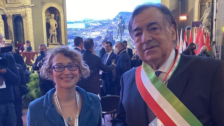 Stefanie Stahlhofen von Radio Vatikan mit Palermos Bürgermeister Leoluca Orlando in Florenz