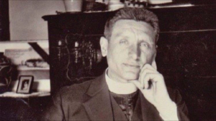 Padre Mario Marega conservó los antiguos documentos custodiados en la Biblioteca Apostólica Vaticana desde los años'30