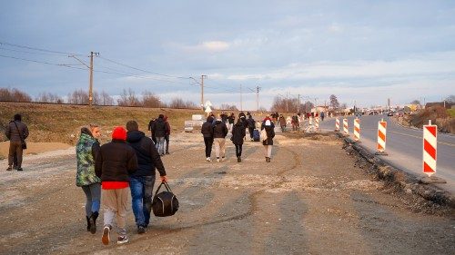 Ucraina: centinaia di migliaia in fuga dalla guerra