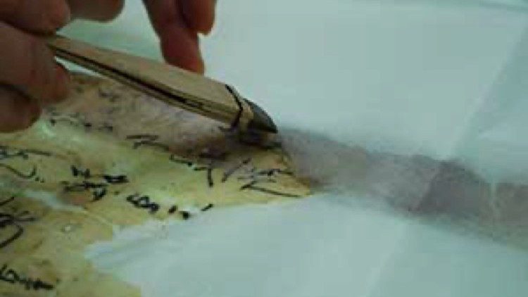 Proceso de restauración de los rótulos Marega iniciados en 2014 en la Biblioteca Apostólica Vaticana