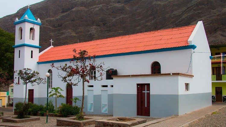 Igreja paroquial São Pedro Apóstolo, diocese de Mindelo (Cabo Verde)  **  Chiesa parrocchiale São Pedro Apóstolo, Capo Verde     Programma Portoghes
