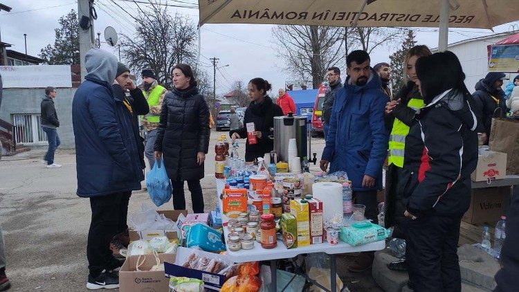 Sculeni- Romania: l' Associazione "Bellezza della Vita" offre viverie conforto a chi fugge dalla guerra 