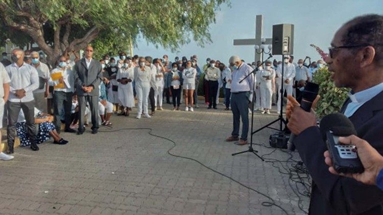 Cabo Verde - Vigilia de oração pela Paz no mundo, na praça Cruz do Papa - Praia