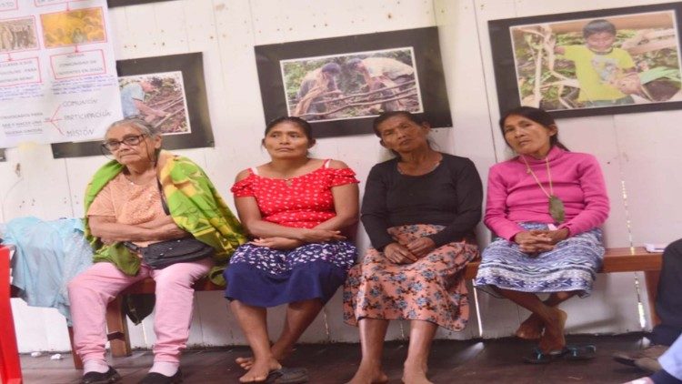 Mujeres de la comunidad Awajún de Huampani, Amazonía peruana