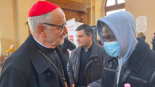 Czerny incontra i profughi ucraini a Budapest: il Papa vi è vicino