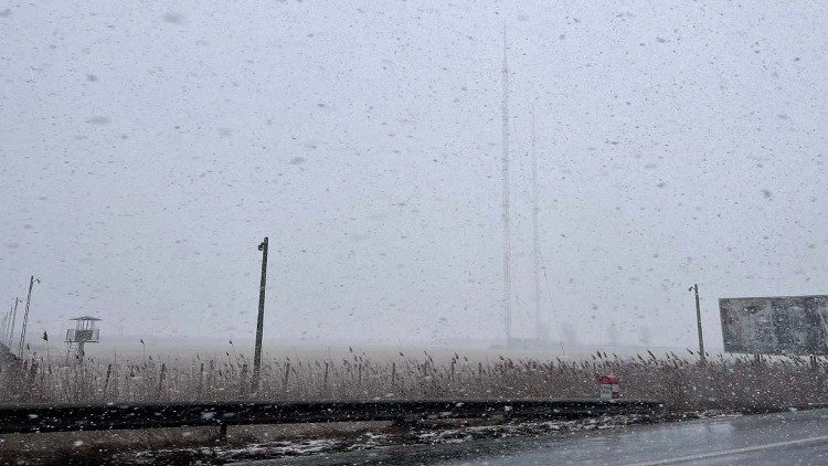 En Rumanía, de camino a Siret, en el noreste del país, en la frontera con Ucrania, mientras nieva 