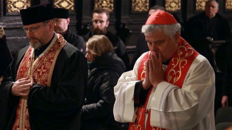 Cardinal Krajewski in prayer at the Latin Cathedral of Lviv