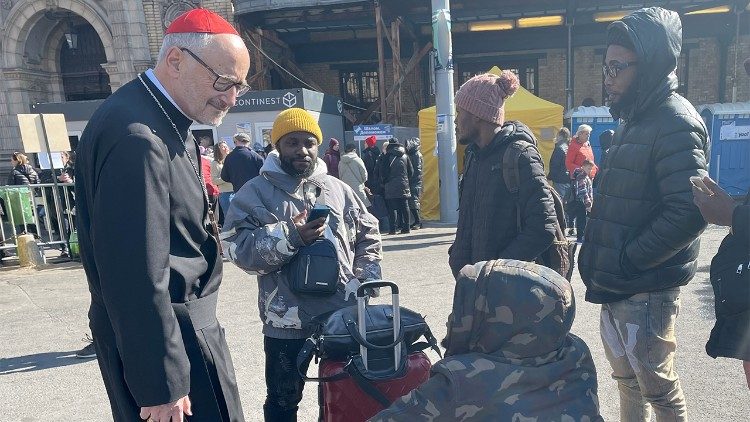 Cardinal Czerny greets several Nigerian refugees at Nyugati train station