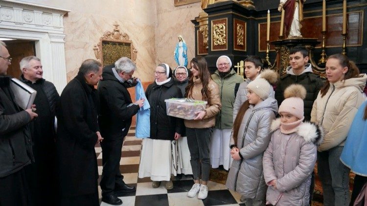 Cardinal Krajewski visiting the parish of St. Lawrence Zhovkva, near Lviv, 12 March 2022