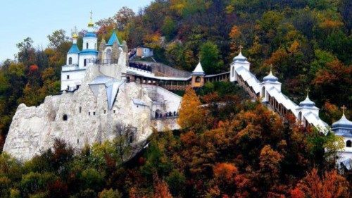 Ucrânia, destruído o histórico mosteiro ortodoxo da "Santa Dormição"