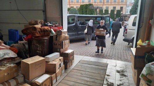 1000 женских монастырей Польши и Украины помогают беженцам