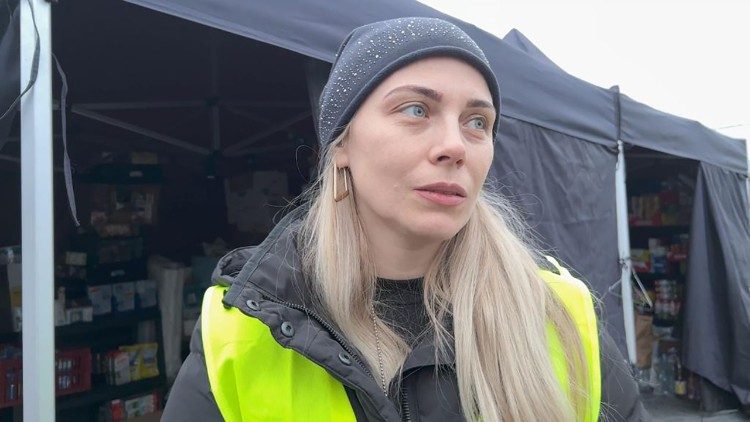 Georgiana Elena Dobre, voluntară care ajută refugiații din Ucraina în vama de la Sculeni (Iași).