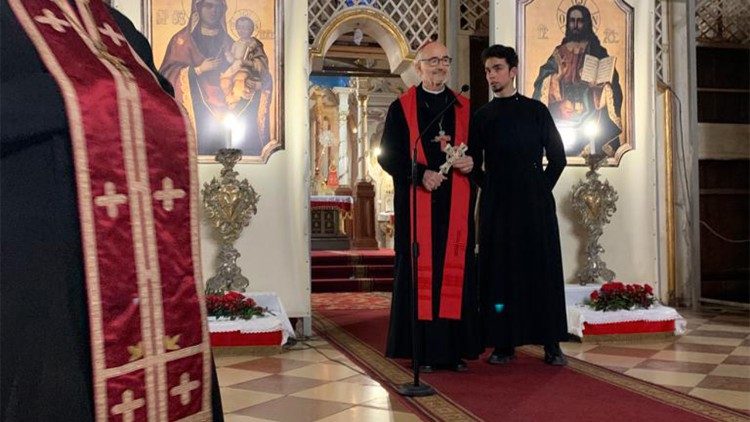 Cardinal Czerny leads a prayer service for peace in the Cathedral of the Ukrainian city of Uzhhorod