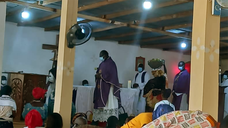 Eucharistie, à l’occasion de la Journée de la Caritas dans l’archidiocèse de Dakar (Sénégal), présidée par Mgr Benjamin Ndiaye