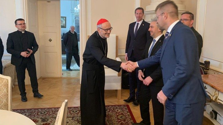 Il cardinale Czerny con le autorità di Kosice nel palazzo arcivescovile