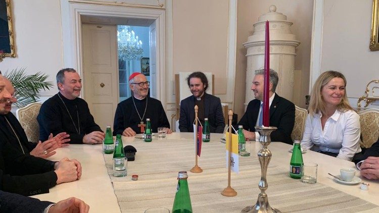 Il cardinale Czerny con le autorità di Kosice nel palazzo arcivescovile