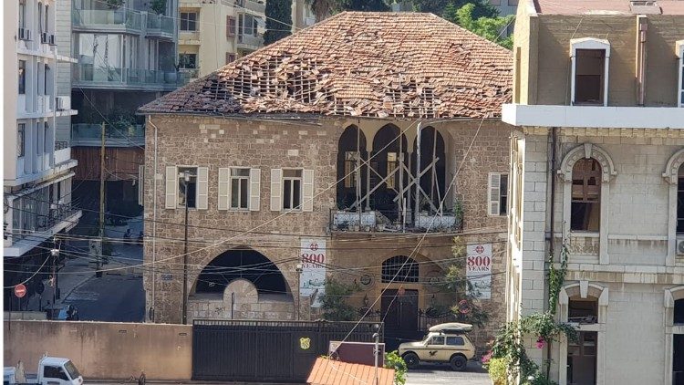 Il convento francescano di San Giuseppe a Beirut, in Libano, gravemente danneggiato dall'esplosione dell'agosto 2020