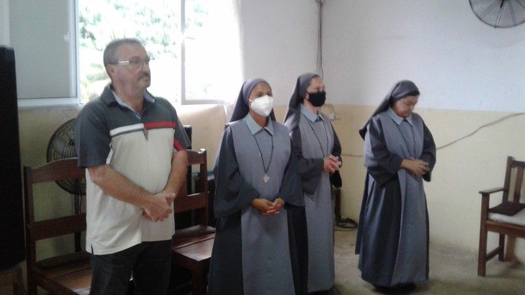 Apresentação das Irmãs da Consolação Misericordiosa na Paróquia da Santíssima Trindade (São Tomé e Príncipe)