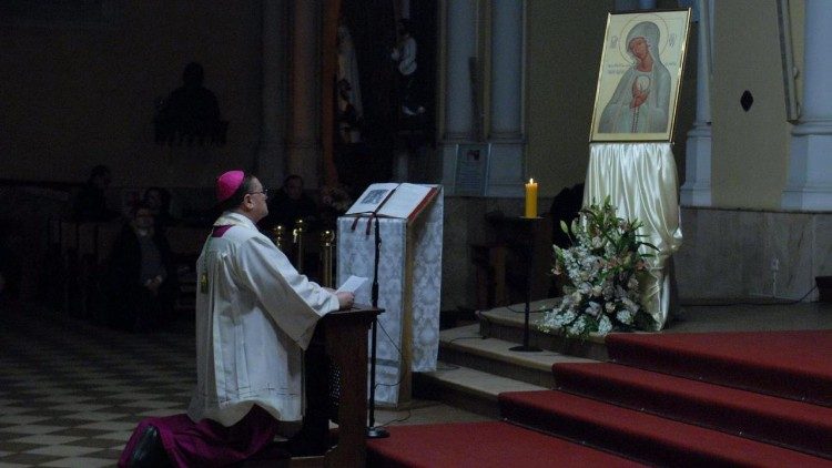 Mons. Pezzi pri akte zasvätenia Ukrajiny a Ruska Nepoškvrnenému Srdcu Panny Márie 25. marca 2022