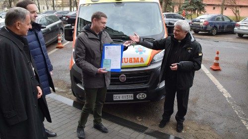 Krajewski in Ucraina, l’ambulanza del Papa per i bimbi feriti dalla guerra