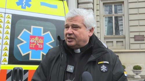 Cardinal Krajewski delivers Pope’s ambulance for injured children in Ukraine