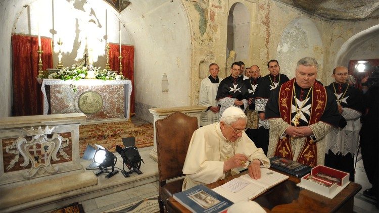Benedetto XVI visita la Grotta di San Paolo (17 aprile 2010)]