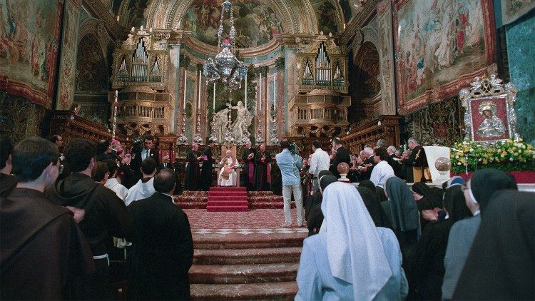  Incontro nella Con-Cattedrale di San Giovanni Battista (25-05-1990)