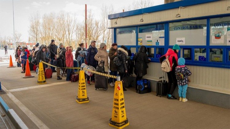Profughi ucraini al confine con la Moldavia 