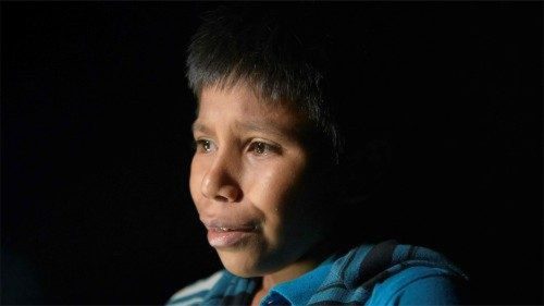 Solo desde Guatemala a Estados Unidos: la historia de Óscar, refugiado de 12 años