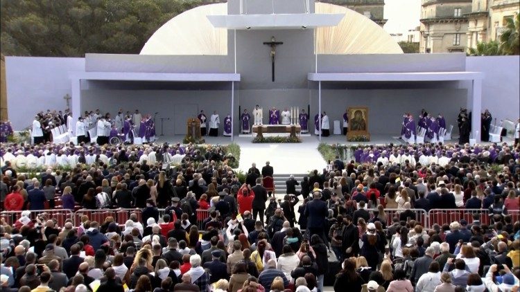 Il palco allestito per la messa di Papa Francesco a Floriana