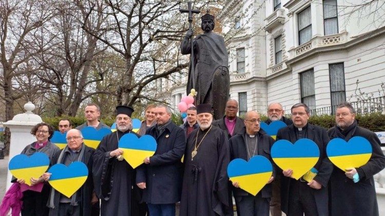 Christian leaders at ecumenical prayer gathering for Ukraine in London 