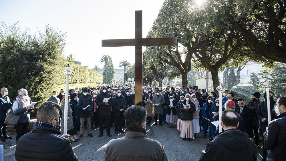 2022.04.05 Via Crucis -  Giardini Vaticani - 06-04-2022 