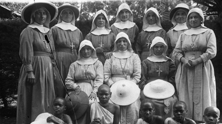 Grupo de Missionárias da Consolata no Quênia com a superiora, Madre Margaret Mary. Foto: Arquivo IMC
