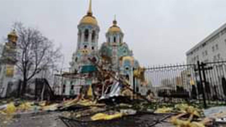Die von den russischen Bomben angegriffene orthodoxe Kirche in Charkiw