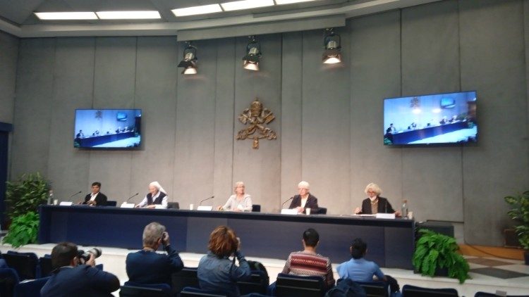 Tarptautinės vienuolijų vyresniųjų sąjungos asamblėjos pristatymo spaudos konferencija