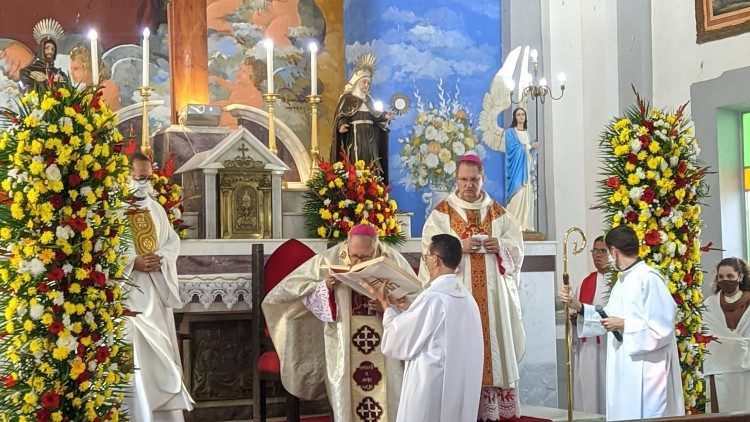 Celebração na Igreja Matriz na Cidade Poema na Diocese de Campos (RJ) 