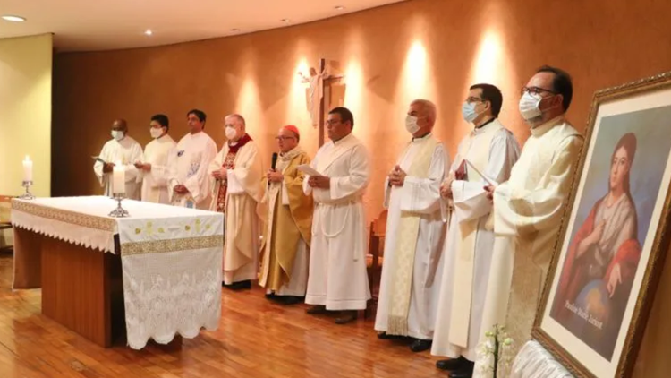 Santa Missa de ação de graças, presidida pelo cardeal Raymundo Damasceno Assis.