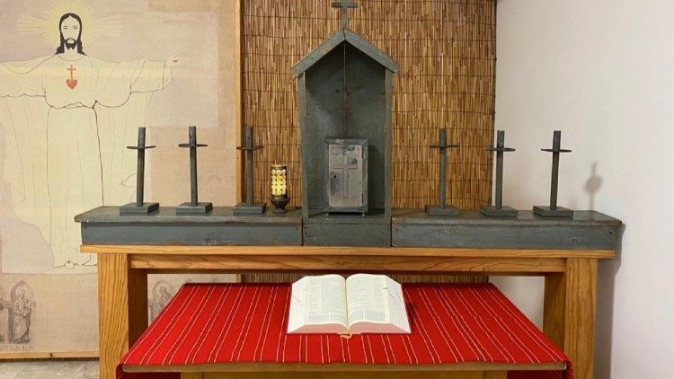 Ein Altar, den Bruder Karl selbst gezimmert hat