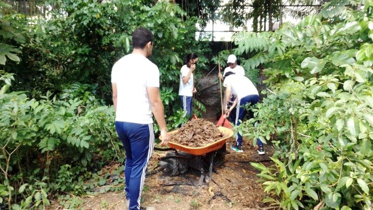 Erik Osorio en una jornada de limpieza del vivero del Jardín Botánico Nacional. Santo Domingo