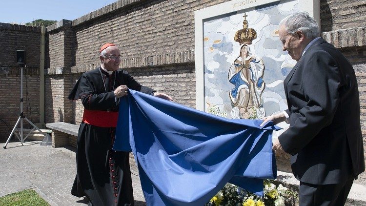 Figurja e Pajtores së Uruguait Zojёs sё Bekuar “Virgen de los Treinta y Tres” u përurua në në Koshtet e Vatikanit