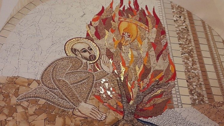 Ignatius als neuer Mose am brennenden Dornbusch: Mosaik aus der Kirche von Manresa