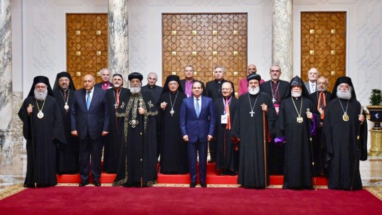 Ein Bild von dem Treffen des Nahost-Kirchenrates mit Ägyptens Präsident Sisi