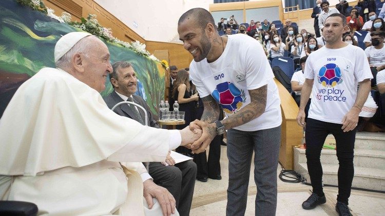 Popiežius Pranciškus drauge su „Scholas Occurrentes“ atstovais