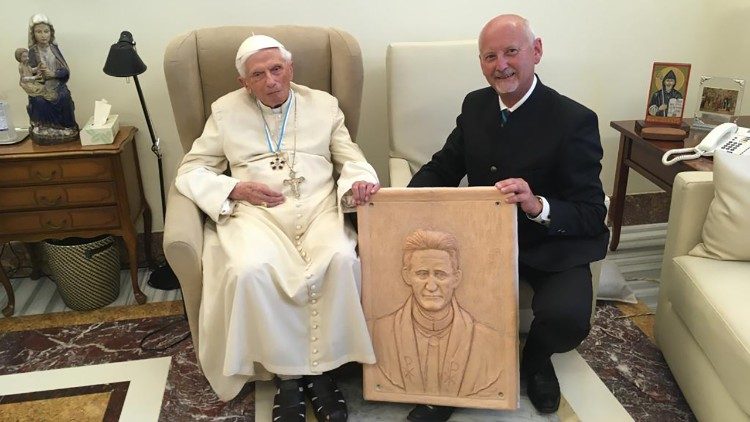 Der emeritierte Papst mit seinem Gast aus München