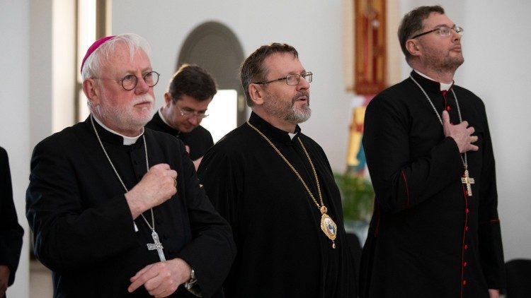 Arkivysk. P. Gallagheris, didysis arkivyskupas S. Ševčukas ir apaštalinis nuncijus Kyjive V. Kulbokas